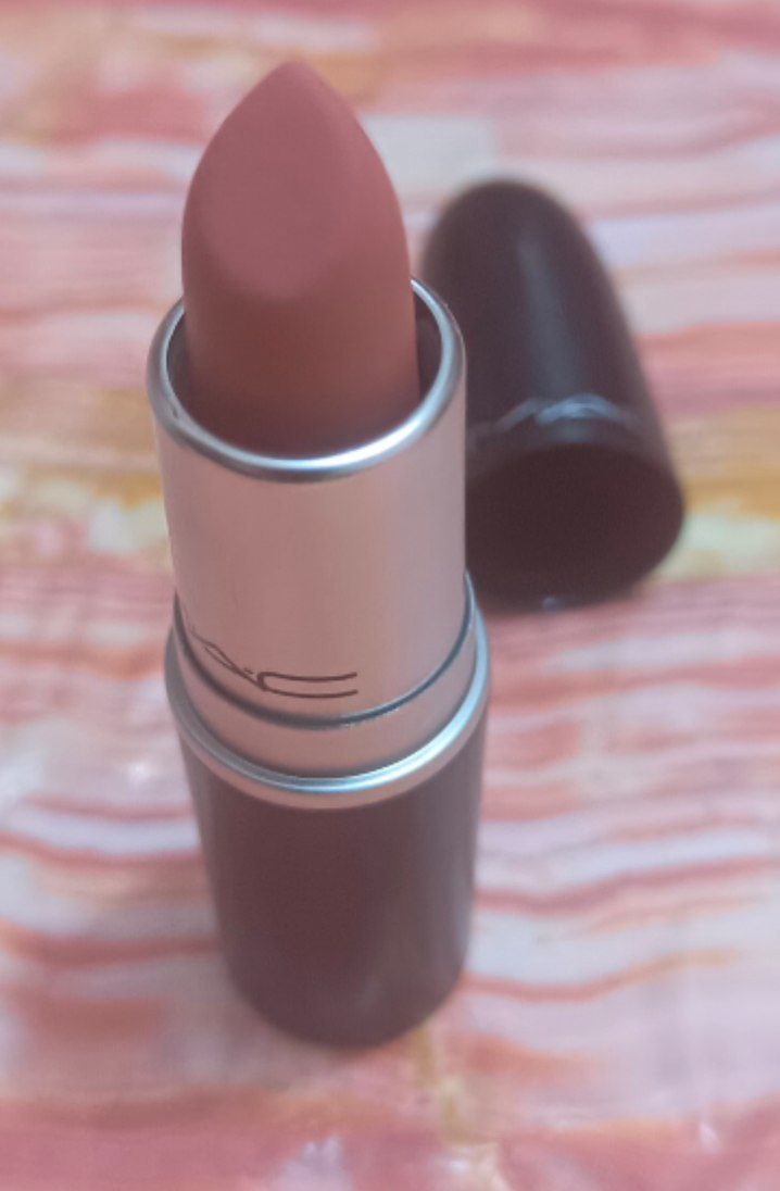 مستحضرات تجميل - مكياج شفاه