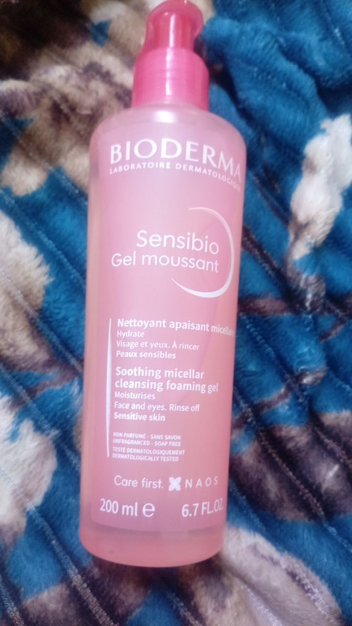 منظف وجه رغوي