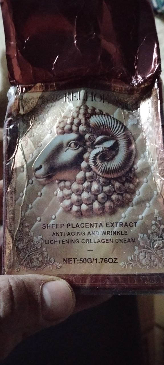 عناية بالبشرة / كريم ترطيب وتجاعيد