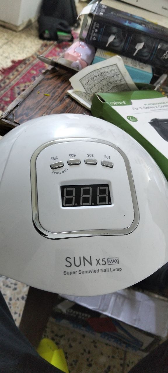 جهاز تجفيف الأظافر بالأشعة فوق البنفسجية