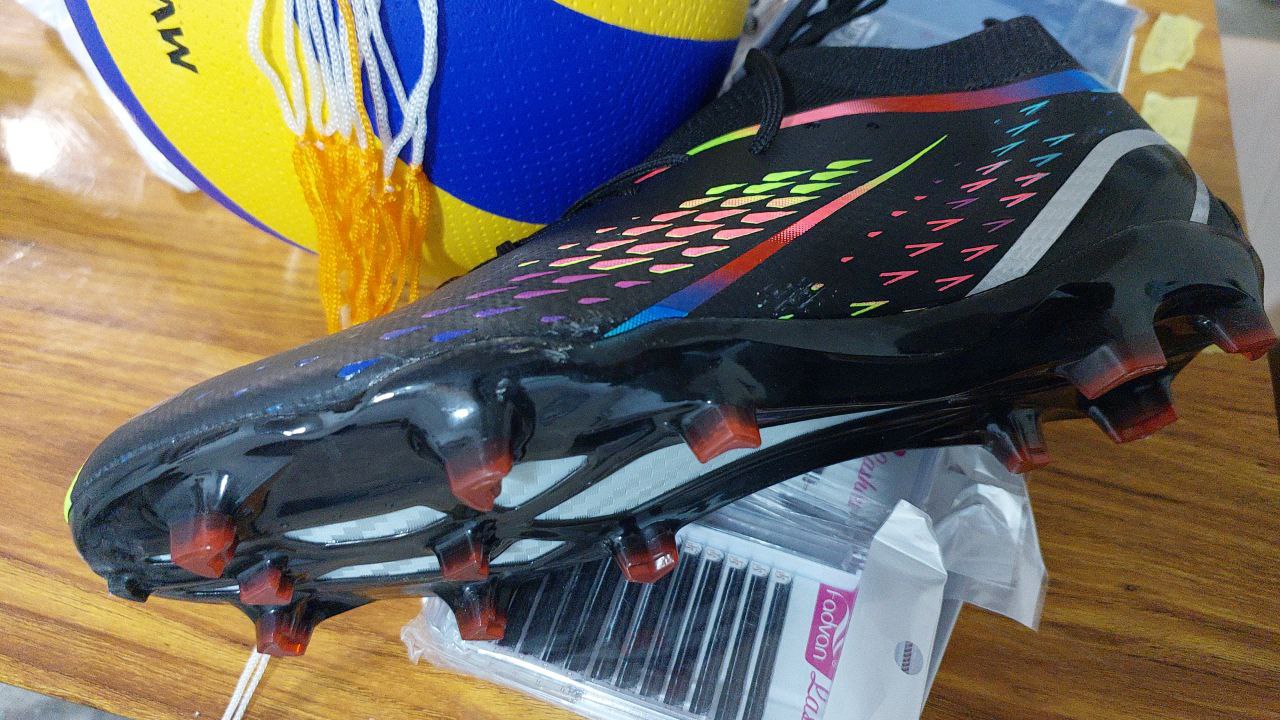 أحذية رياضية / كرة قدم