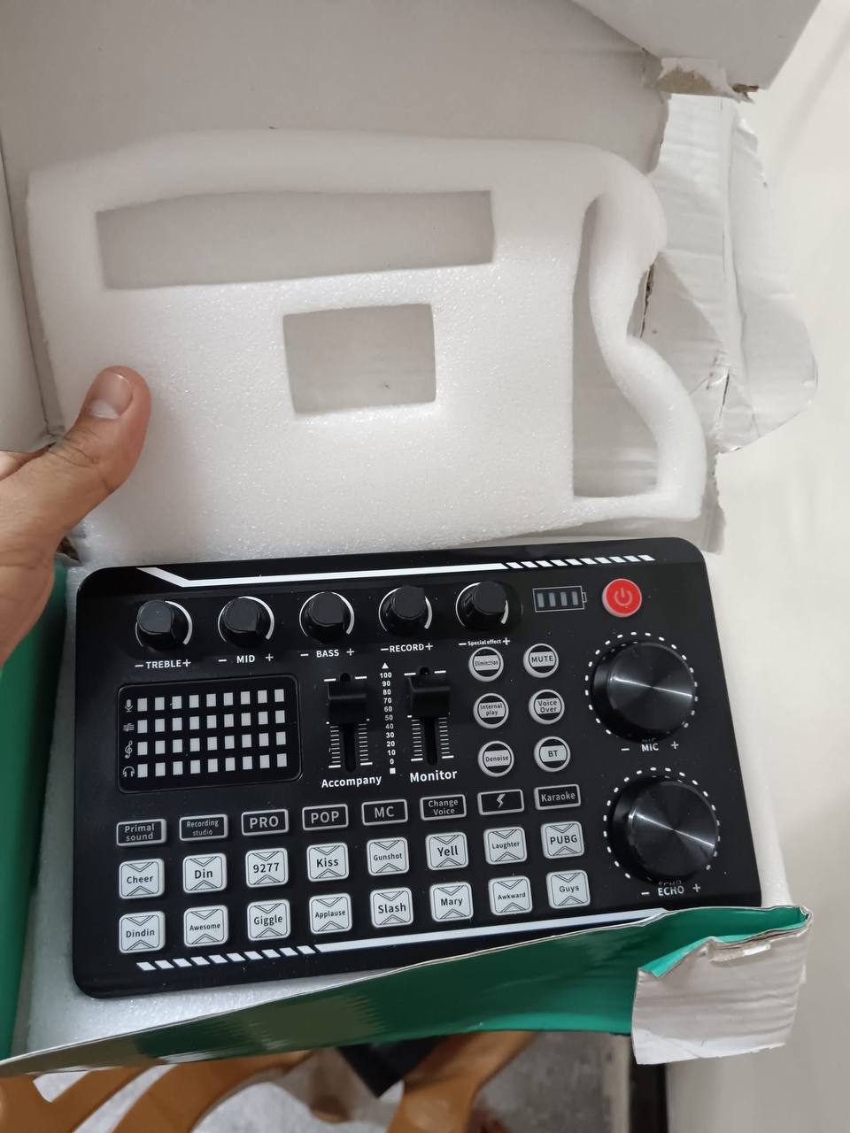 معدات تسجيل صوتي
