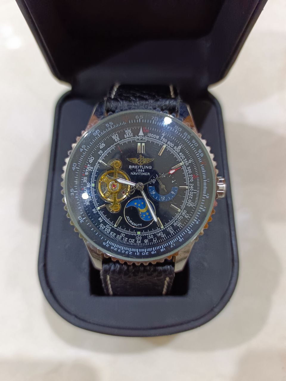 ساعات فاخرة