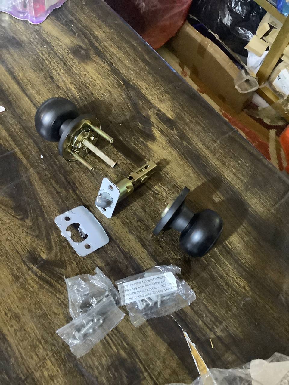 مستلزمات الأبواب والأقفال