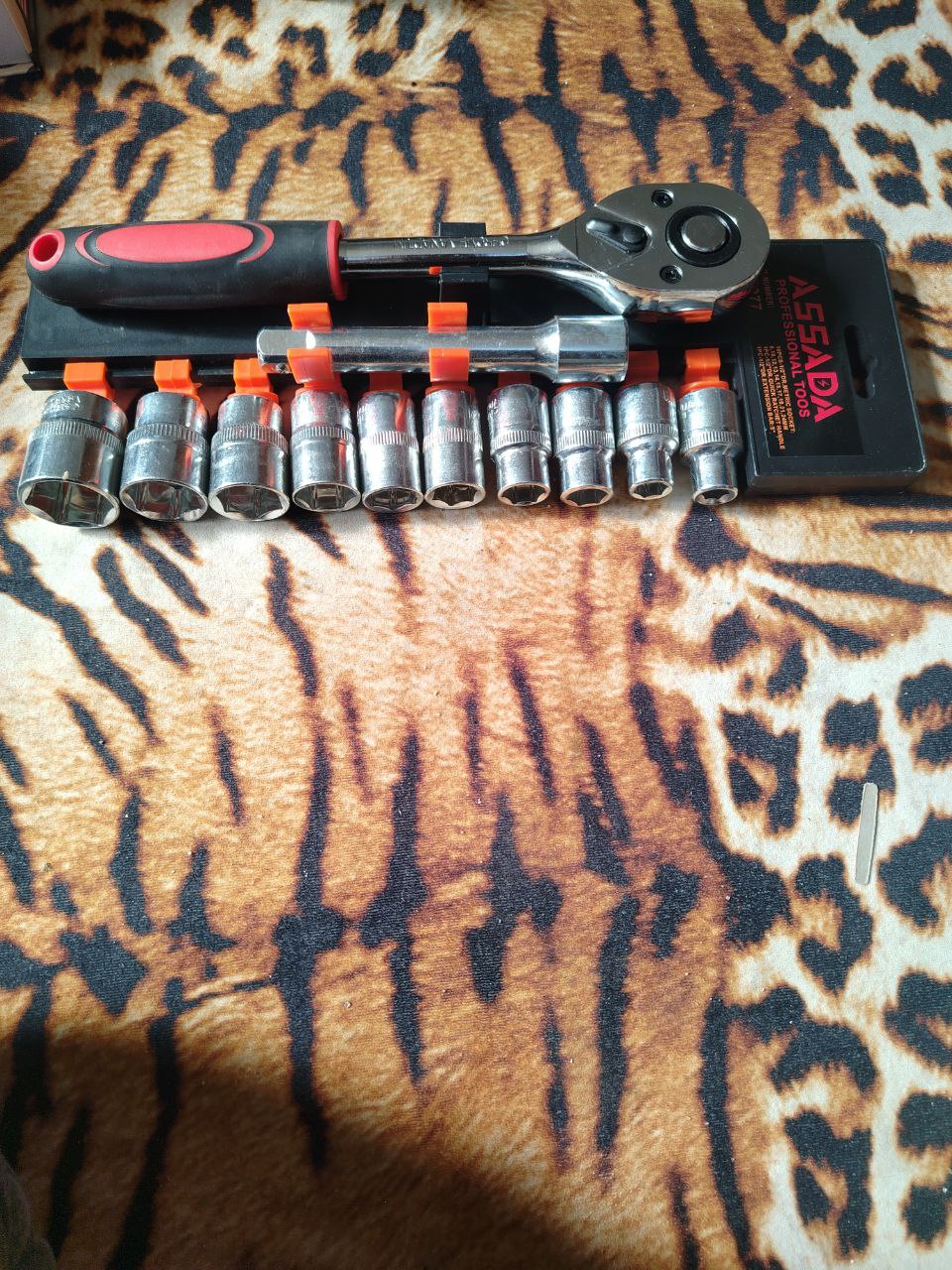 أدوات يدوية