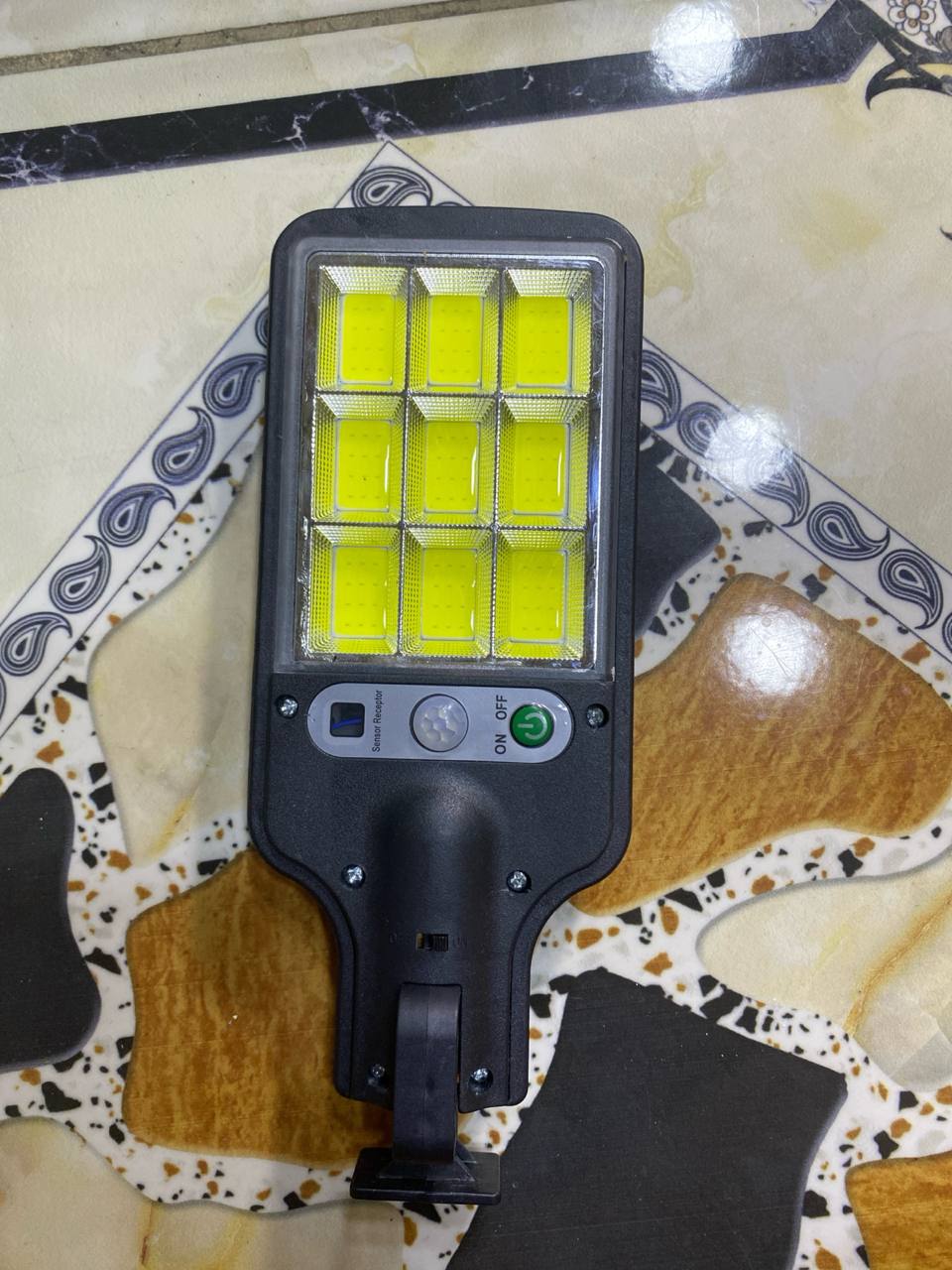 إضاءة خارجية بالطاقة الشمسية