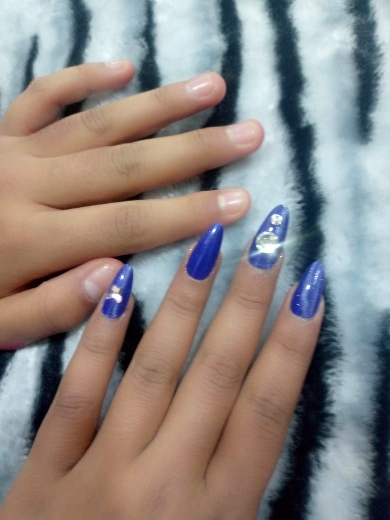 تجميل / العناية بالأظافر