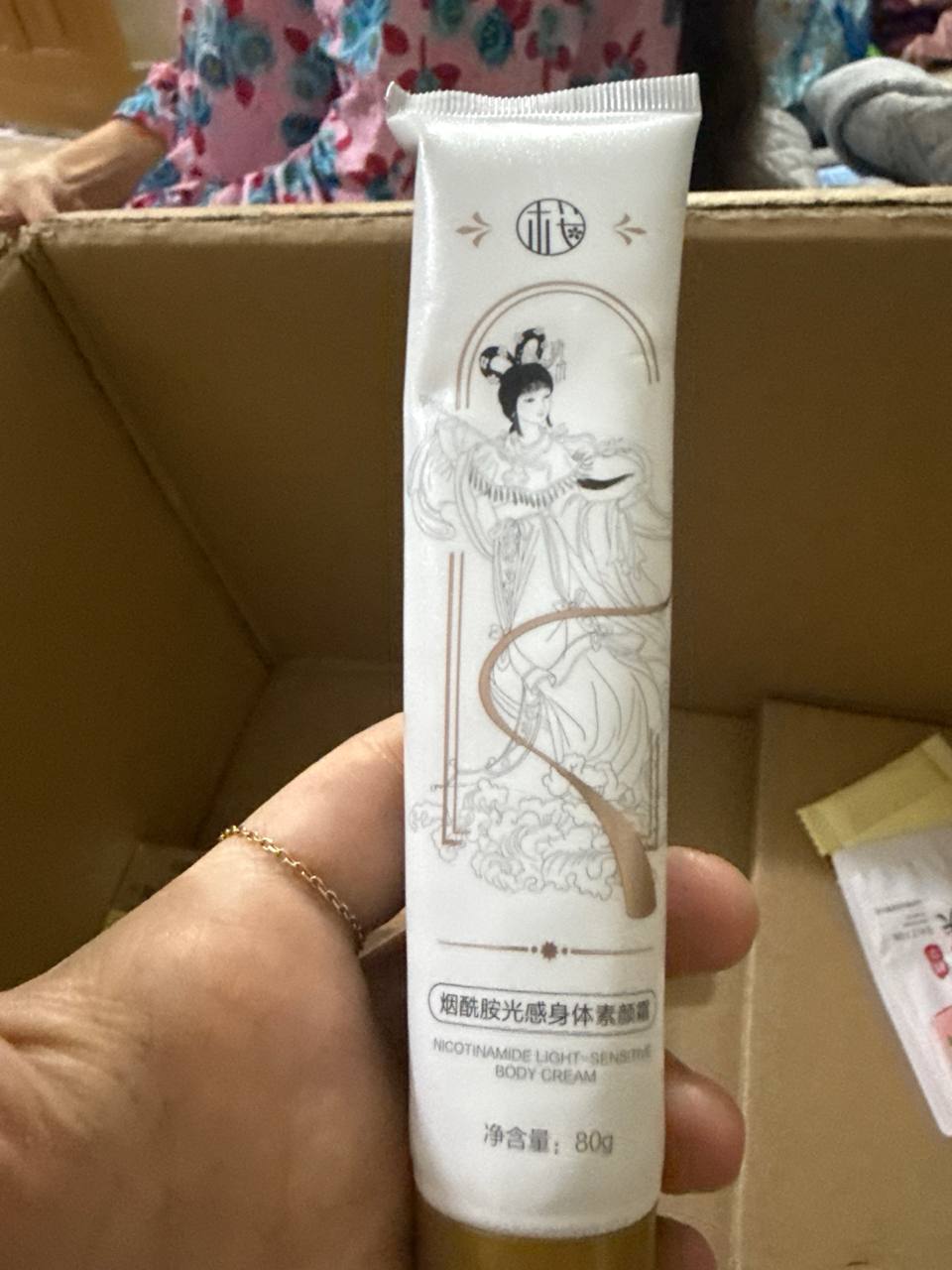 منتجات العناية بالبشرة / كريمات للجسم