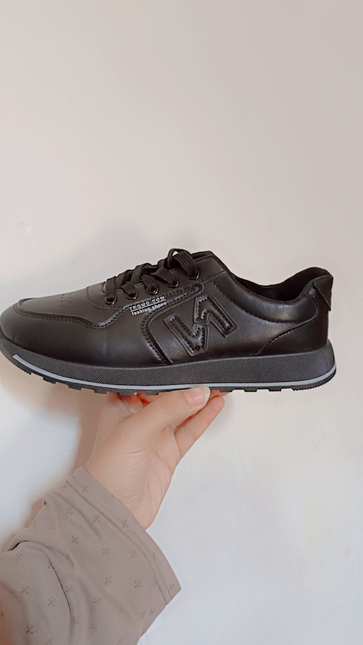 أحذية رياضية