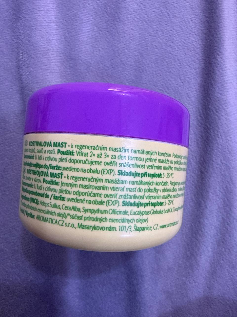 مرهم عشبي للعناية بالبشرة