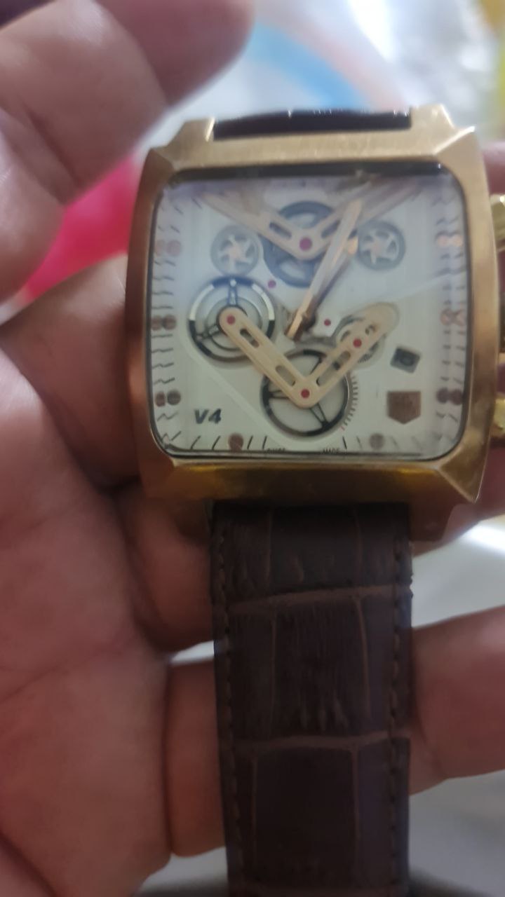 ملابس وإكسسوارات