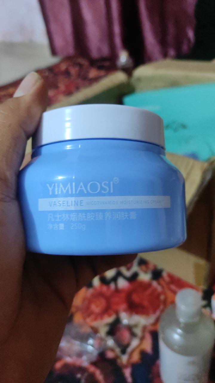 منتجات العناية بالبشرة / كريم مرطب