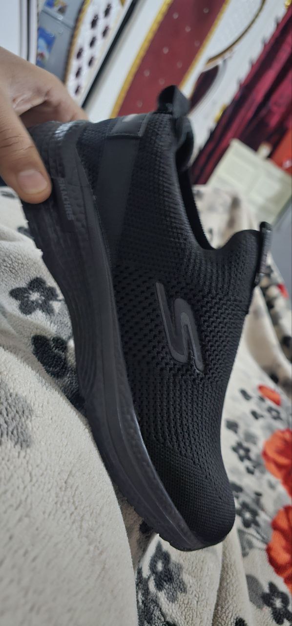 أحذية رياضية