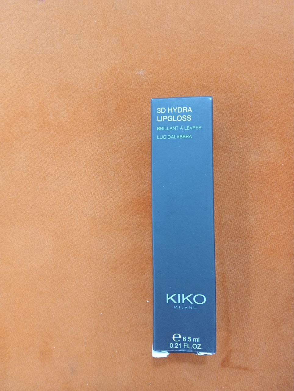 مستحضرات تجميل - ملمع شفاه