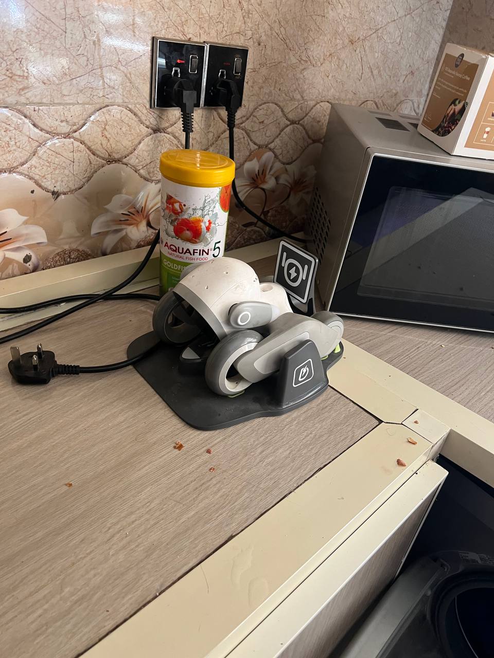 روبوت منزلي ذكي
