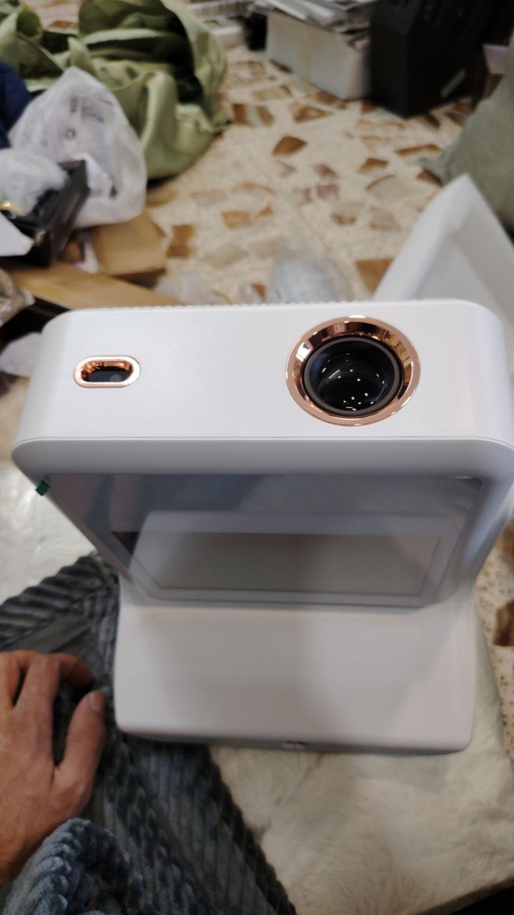 أدوات تجميل وإضاءة مكتبية