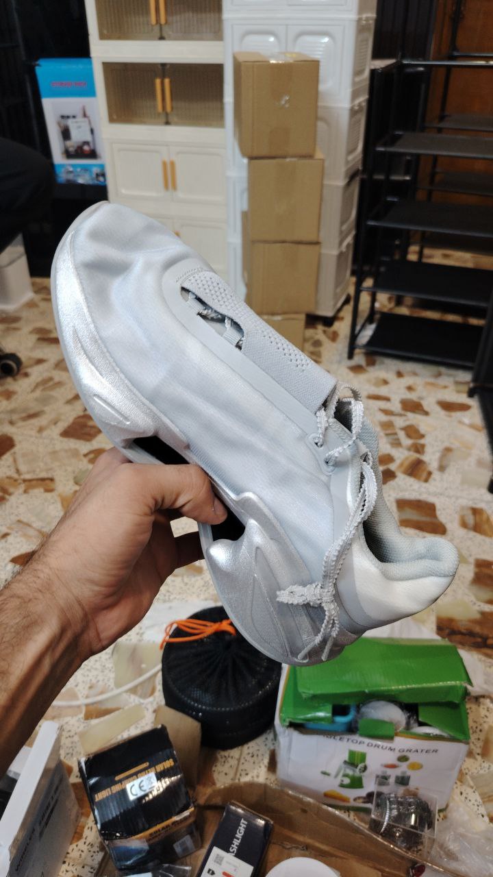 أحذية رياضية