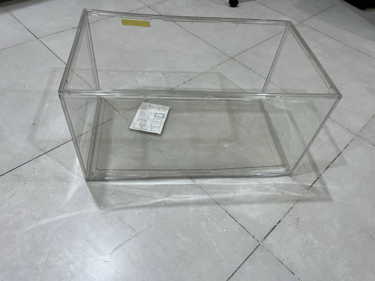 حوض أسماك / خزان عرض