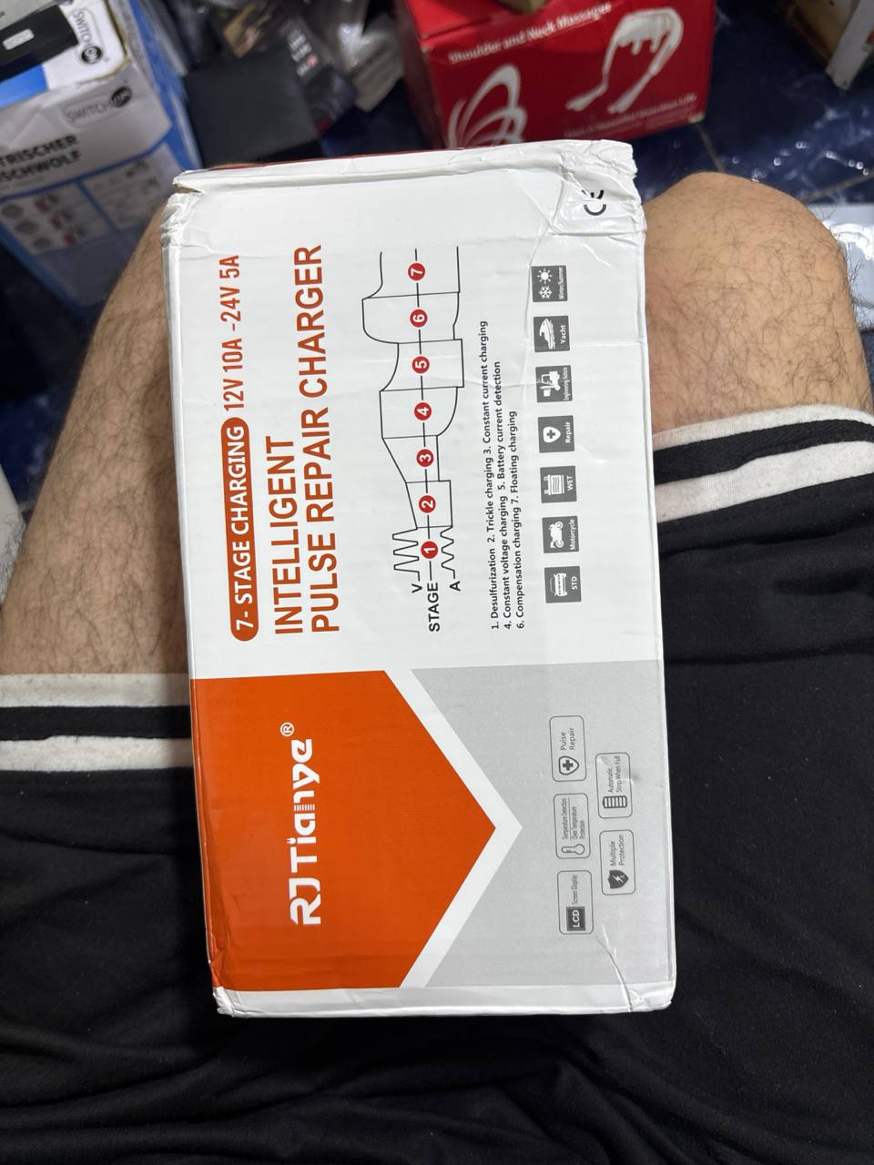 شاحن بطاريات السيارات