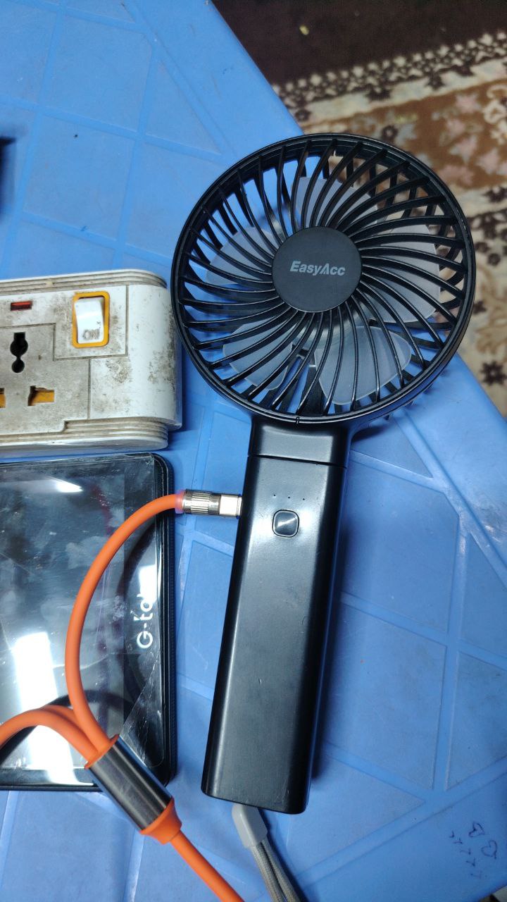 أجهزة كهربائية صغيرة / مروحة محمولة