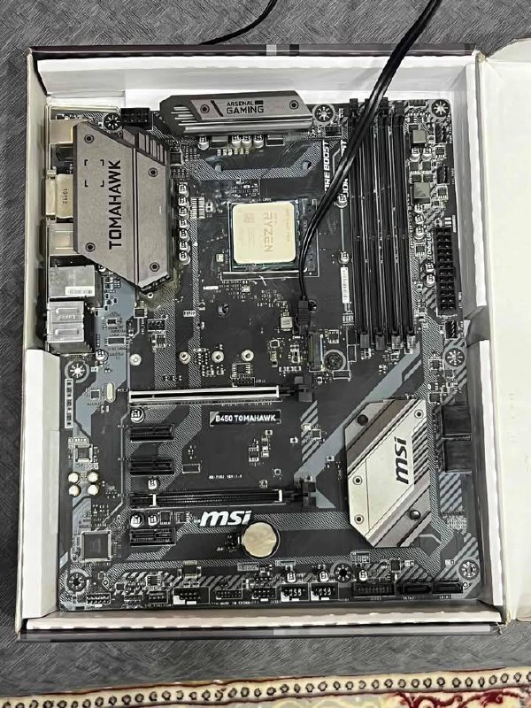 لوحة أم (Motherboard)
