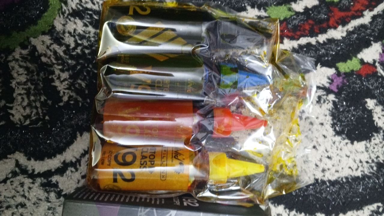 مستلزمات فنية / دهانات