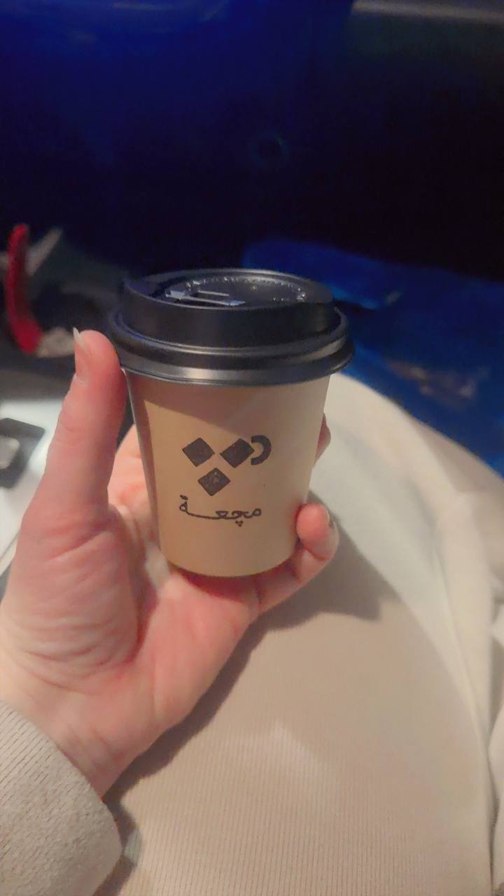 أواني تقديم / أكواب قهوة للاستعمال مرة واحدة