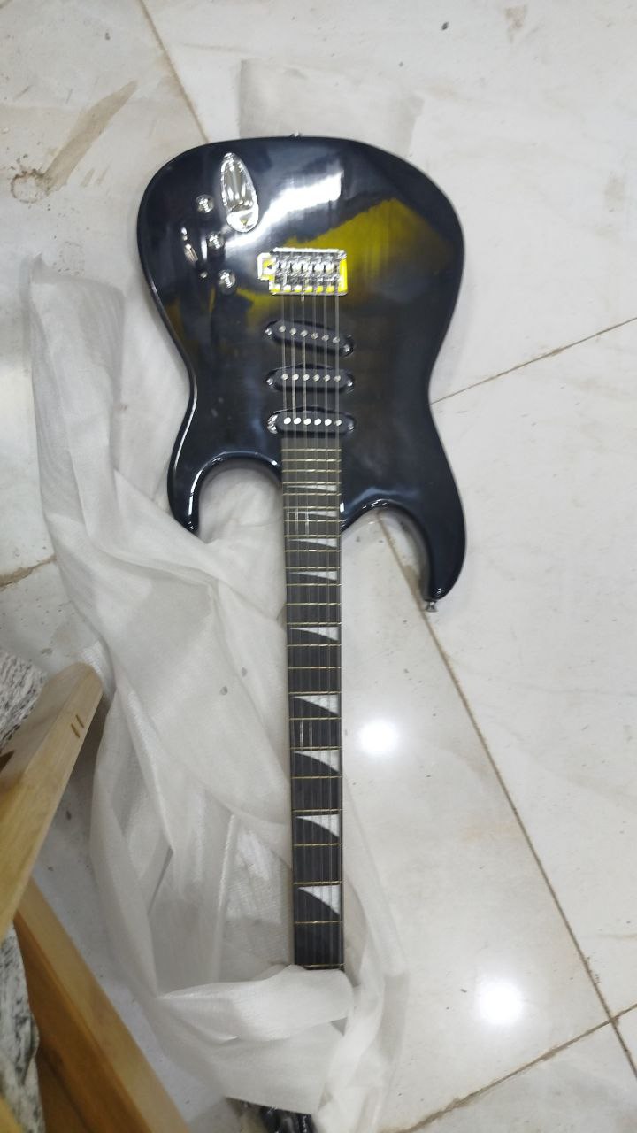 آلات موسيقية