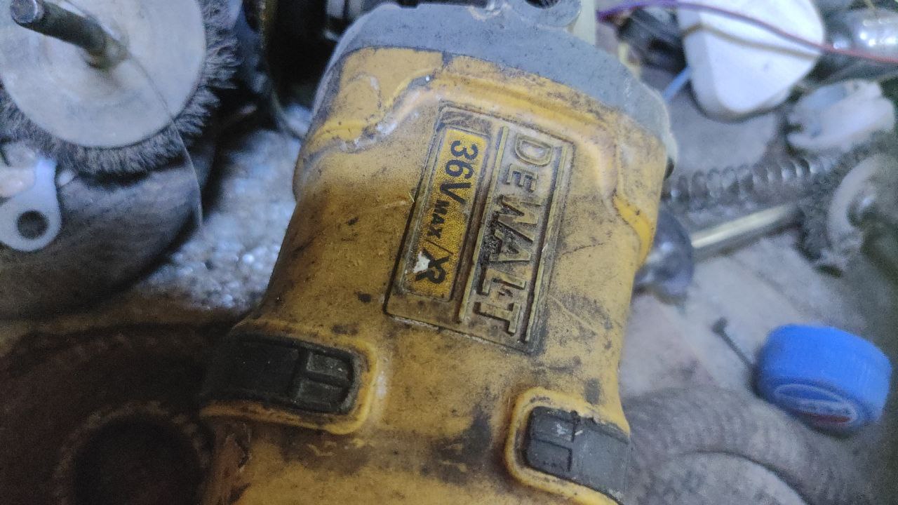 أدوات كهربائية يدوية