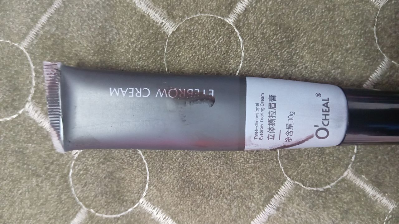 مستحضرات تجميل / تجميل الحواجب