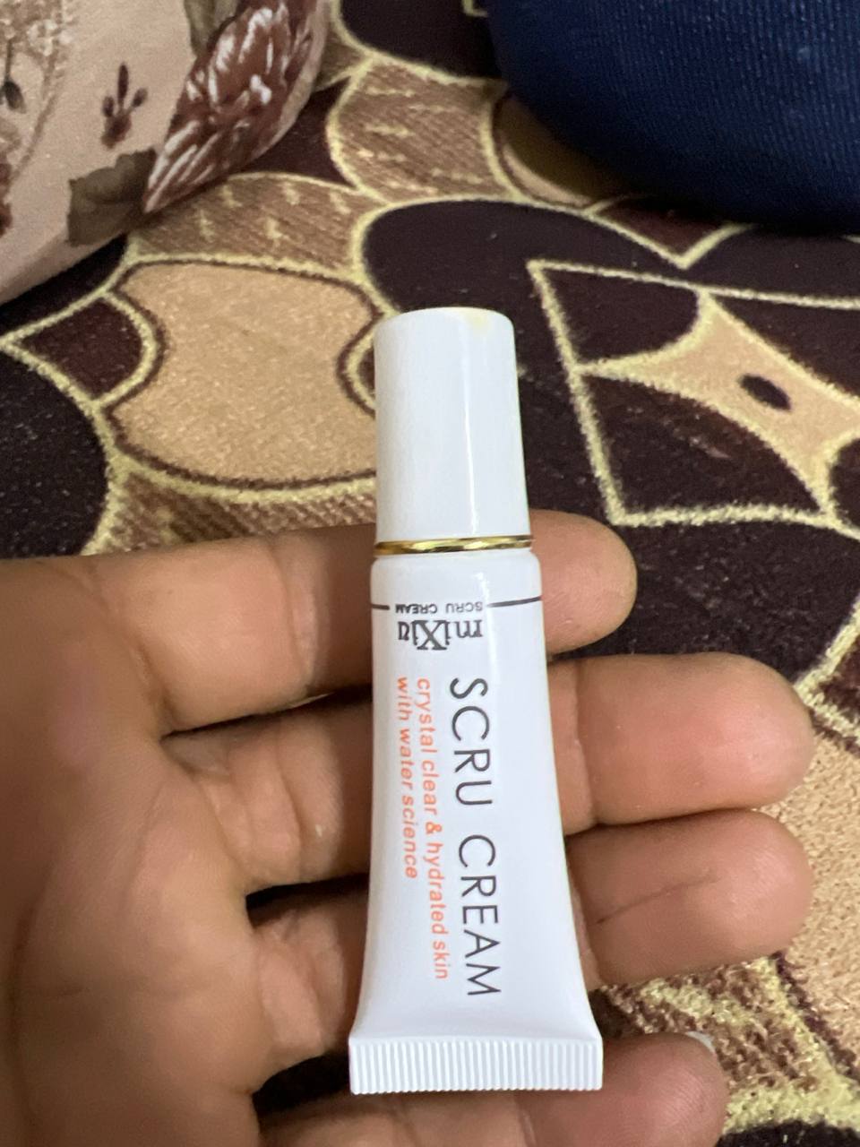 مستحضرات تجميل / عناية بالشفاه