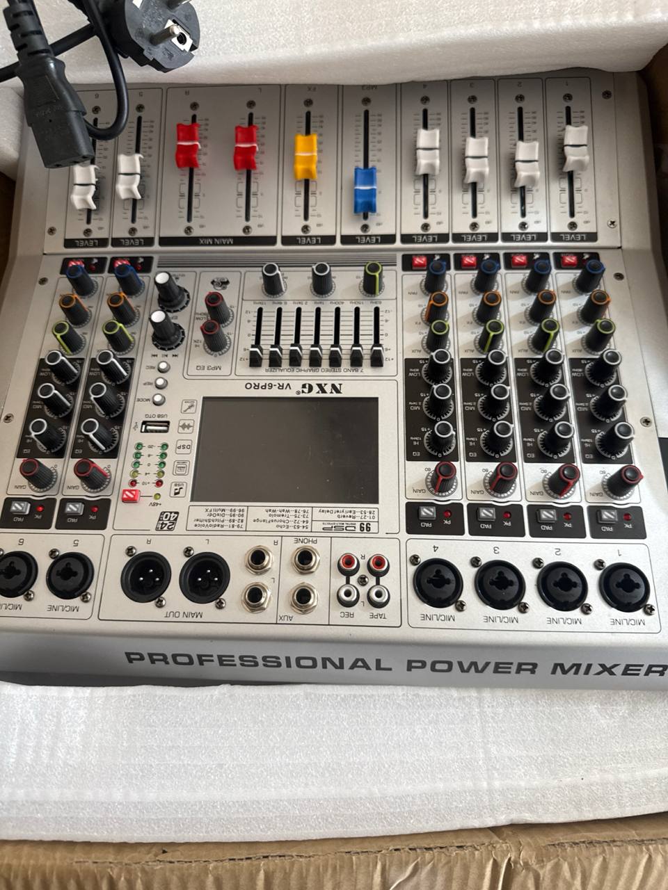 معدات صوت / خالط صوت للمسرح أو الاستوديو