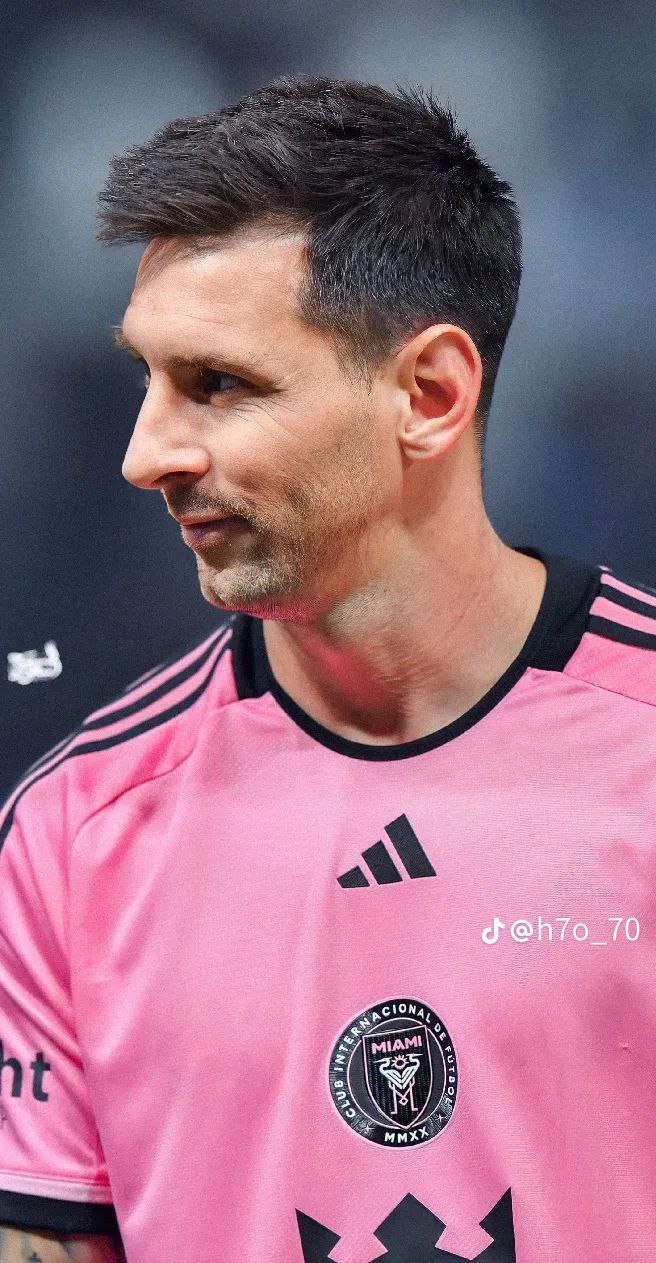 ملابس رياضية / قمصان كرة القدم