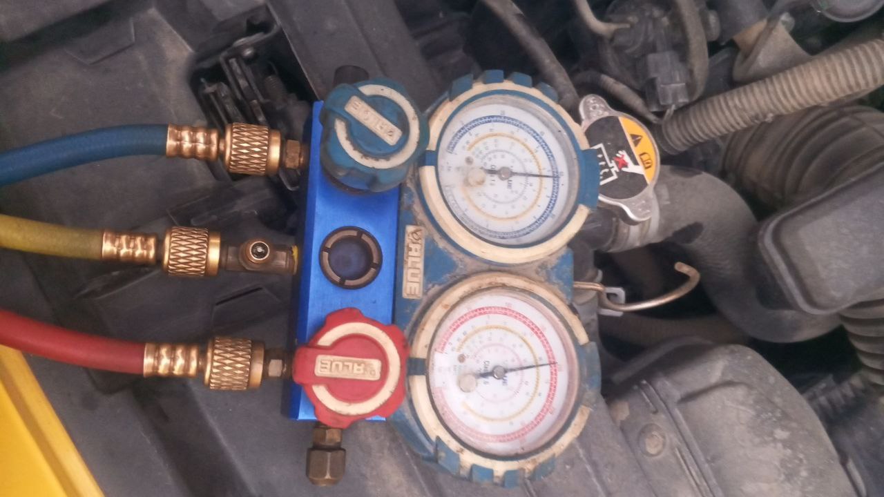 معدات صيانة تكييف السيارات