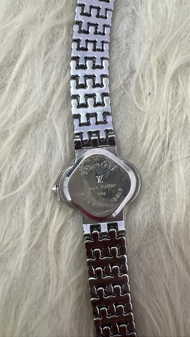 ساعات وإكسسوارات