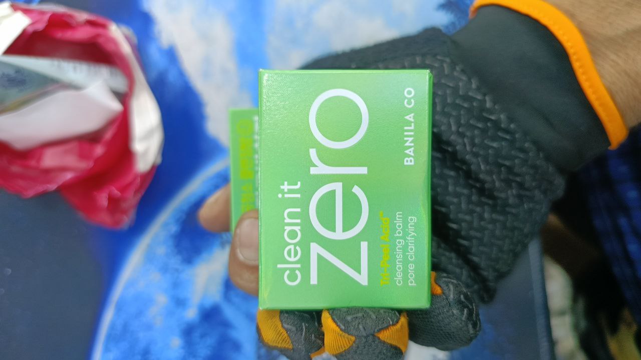 منظف للوجه / مزيل مكياج