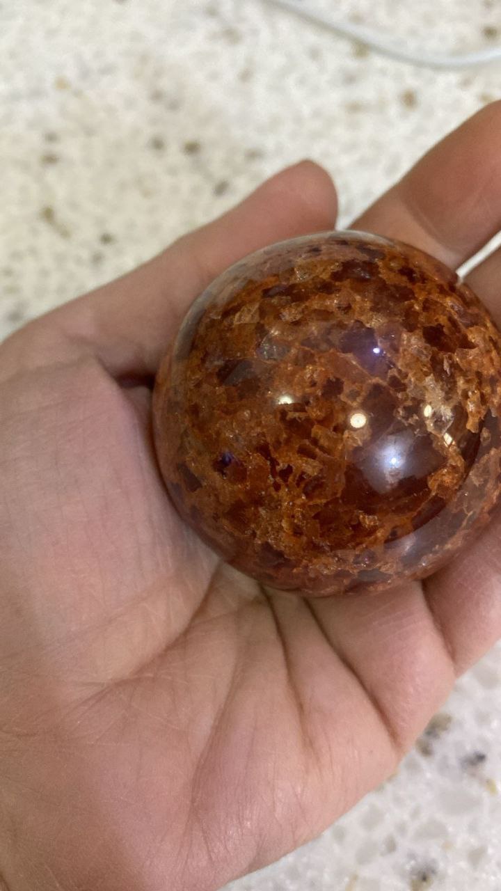 أحجار كريمة وزخرفية