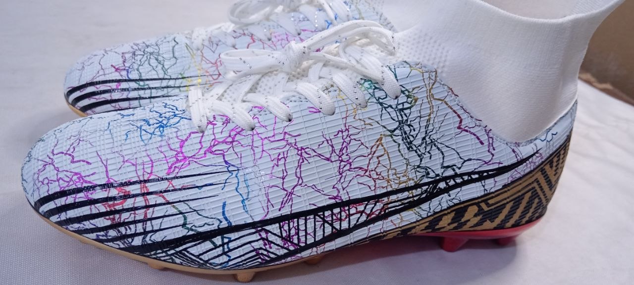 أحذية رياضية / كرة قدم