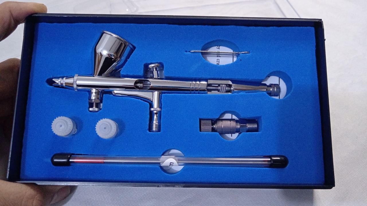 أدوات الرسم والرش الدقيق