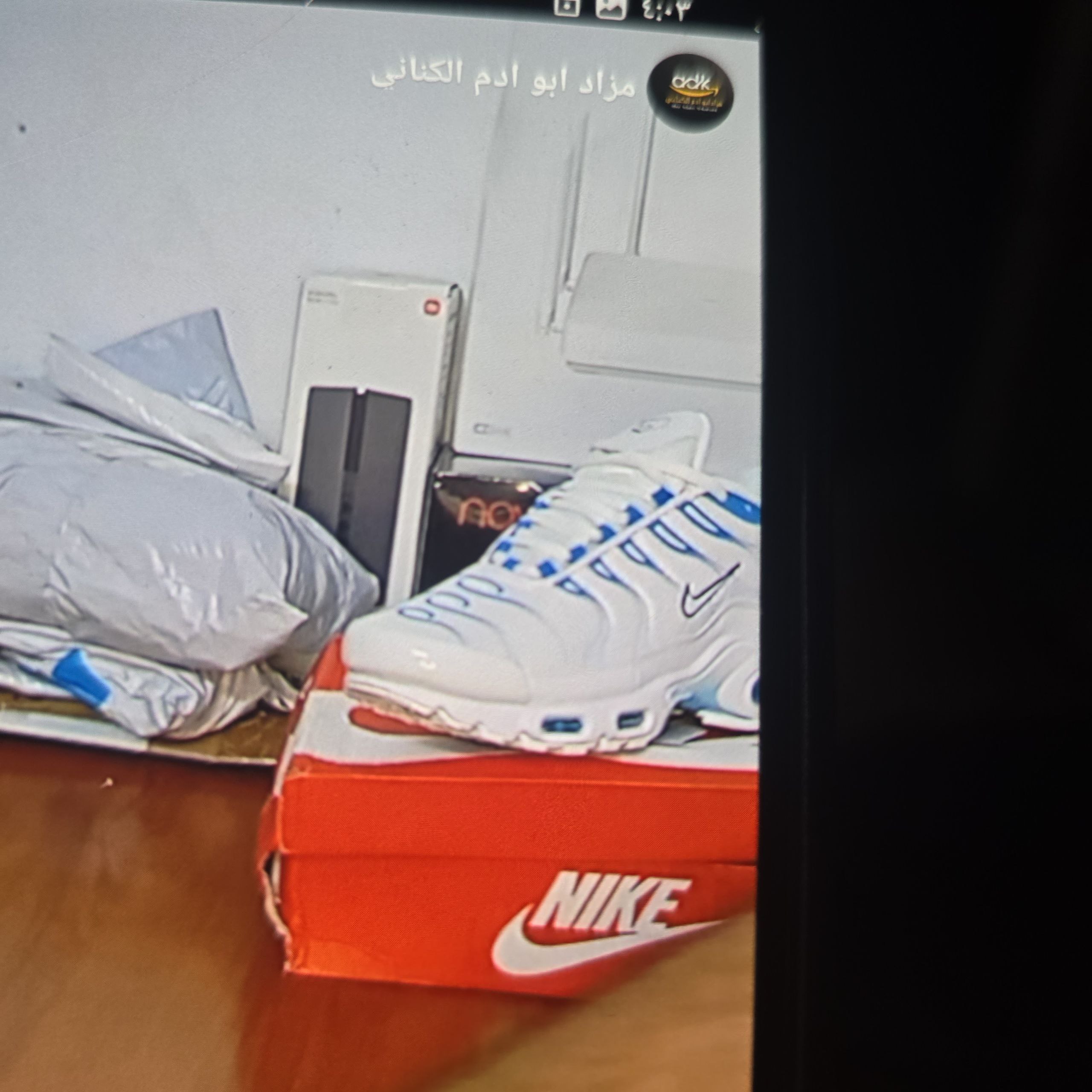 أحذية رياضية